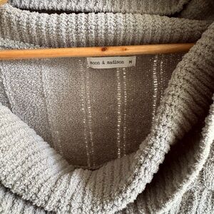 Moon & Madison Cozy Gray Knit Sweater